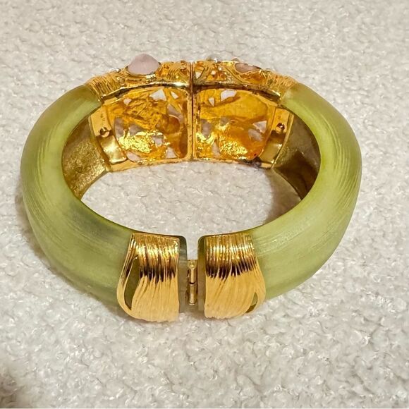 Elegant Gold and Green Bangle Bracelet From ALEXIS!!! SMALL WHITE MARK ONE SIDE! - Picture 4 of 11